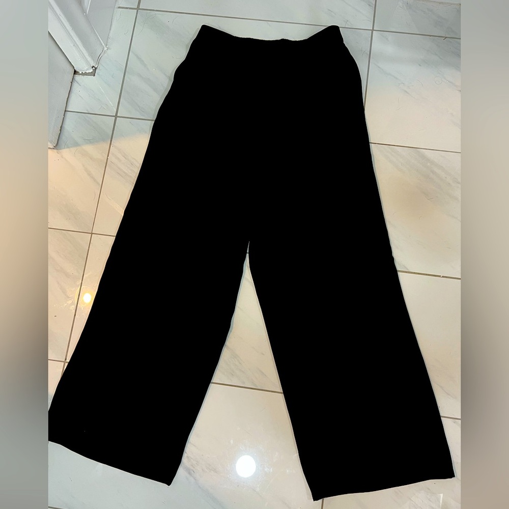 Nice black pants. Never been worn. From Dillards. Medium.